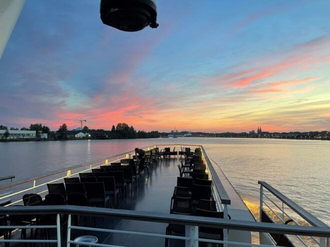 Aperitif Guided Cruise "Wine and Canelé" - Directions