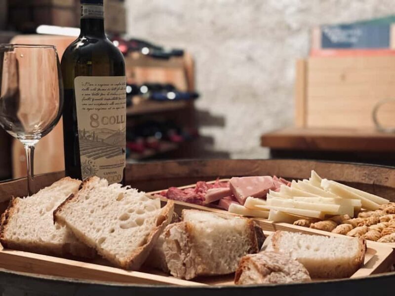 Aperitivo e degustazione di vini in vigna alla Cantina Sacco - Who Will Love This Tour