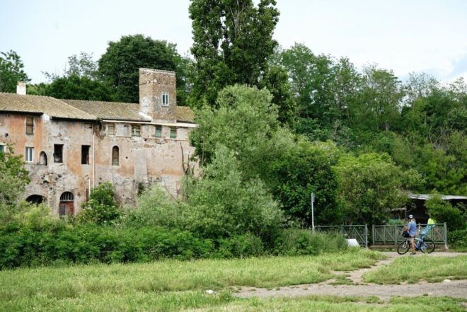 Appian Way, Aqueducts Park and Catacombs With Top E-Bike - Tour Options and Details