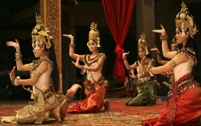 Apsara Dance Show with Dinner by Tuk-Tuk Roundtrip Transfer - Who Should Consider This Tour?