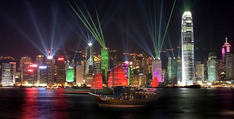 Aqua Luna Victoria Harbour Cruise Experience - What the evening light adds