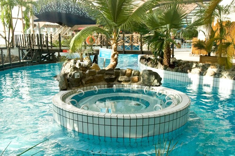 Aquaboulevard Water Park Admission in Paris - Choosing a time and season