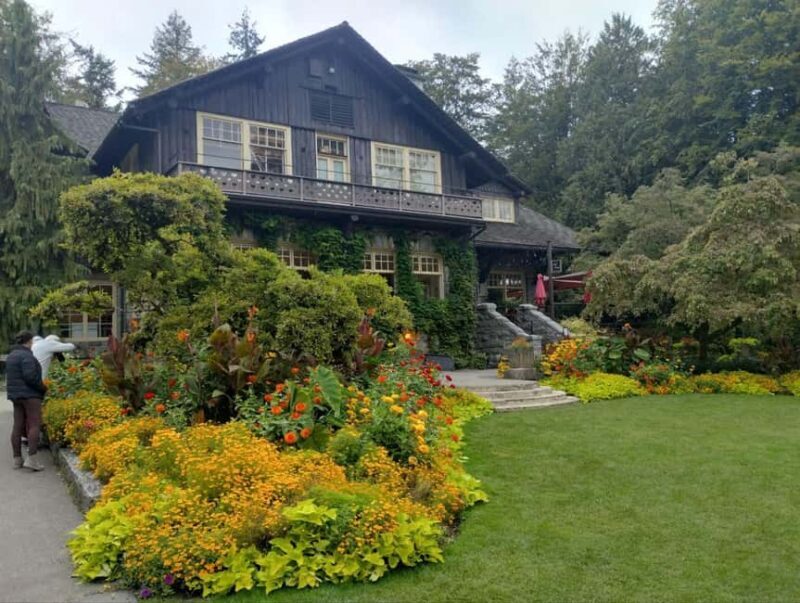 Aquarium & StanleyPark+20 Gem Spots+City/Vip Car+Small Group - An In-Depth Look at the Vancouver Tour Experience