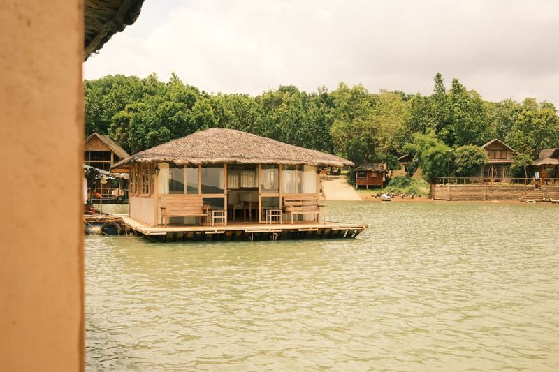 Aquascape Lake Caliraya in Laguna - A floating cottage, not a standard hotel room