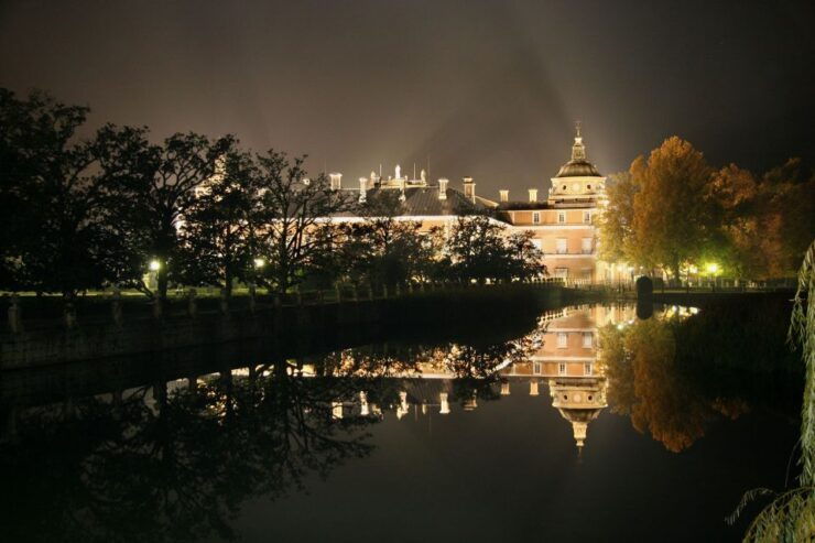 Aranjuez: Mystery and Legends Guided Nighttime Walking Tour - Experience Overview