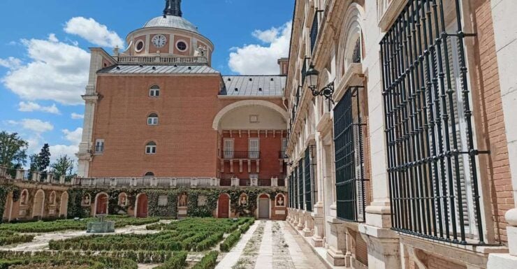 Aranjuez: Royal Palace Guided Tour - Experience