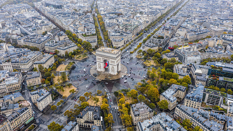 Arc de Triomphe Rooftop Ticket - Finding the entrance beneath the traffic circle