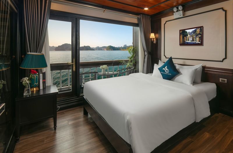 Arcady Boutique 2D1N Cruise: Ha Long Bay, Sung Sot, Ti Top - Guides and service: a key part of the value