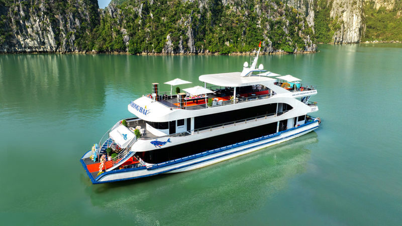 Arcady Premium Day Cruise: Ha Long Bay with Sung Sot & Ti Top - A short cruise through Ha Long Bay’s famous sights