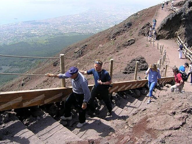 Archaeological Stroll in Pompeii and Adventure at Vesuvius - Experience