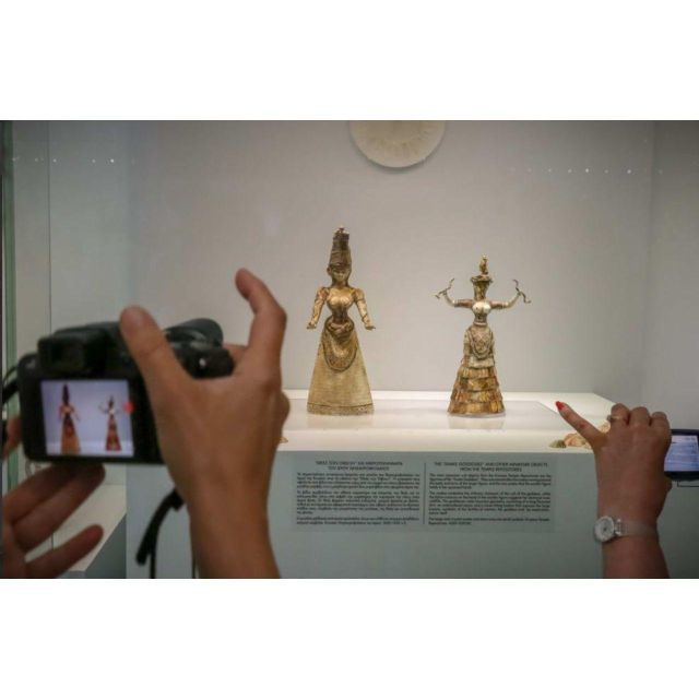 Archeological Museum of Heraklion & Food Tasting Experience - Museum Highlights