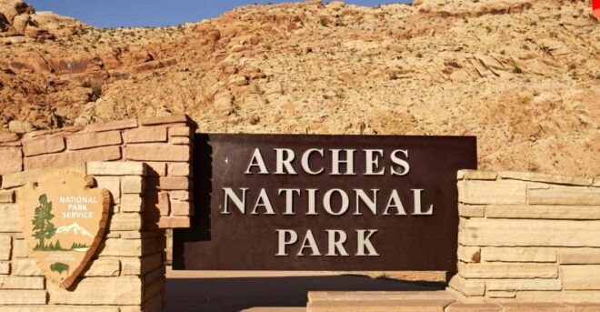 Arches National Park: Self-Guided Scenic Driving Tour - Tour Features and Experience