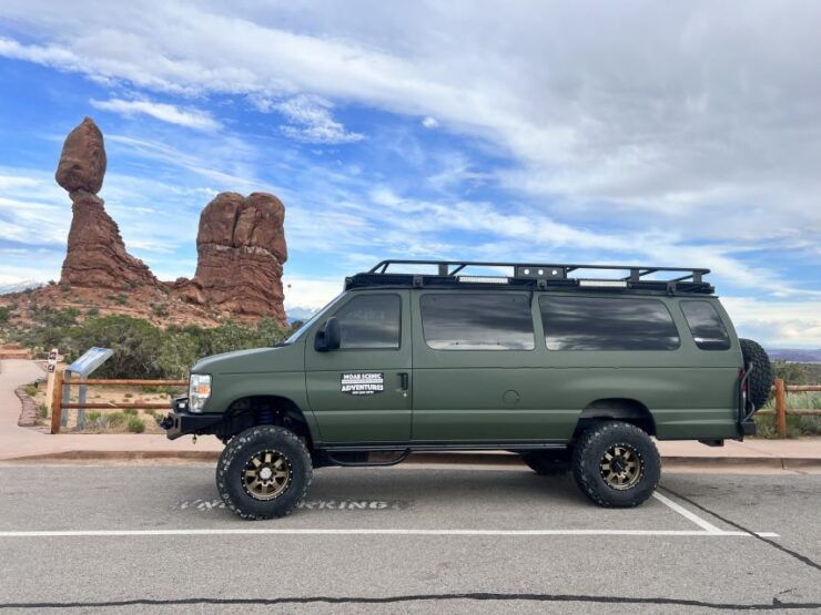 Arches National Park: Sunset Pavement Van Tour - Tour Experience