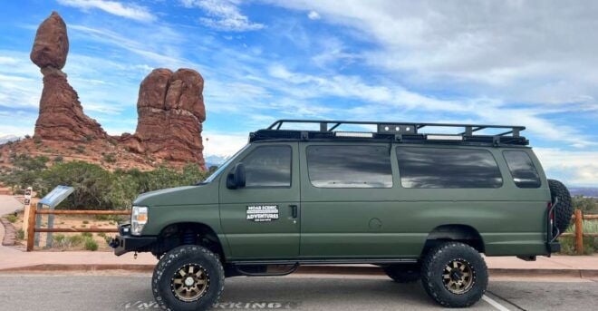 Arches National Park: Sunset Pavement Van Tour - Inclusions