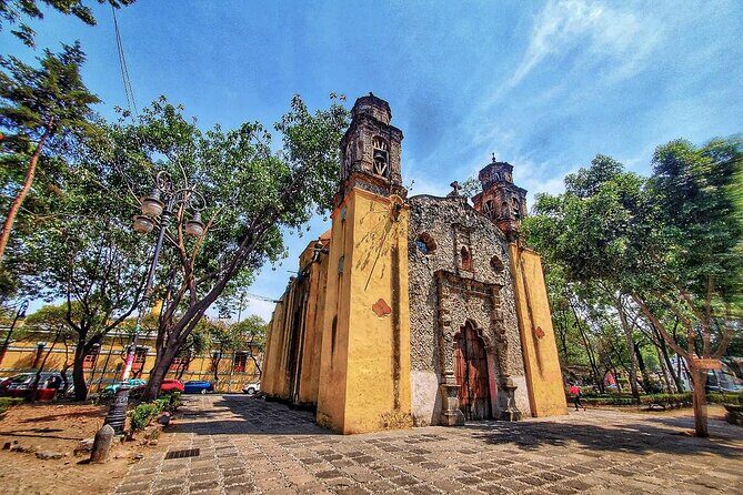 ARCHITECTURAL TOUR in Coyoacán - small groups - Exploring Coyoacán’s Architectural Gems in a Short Time  