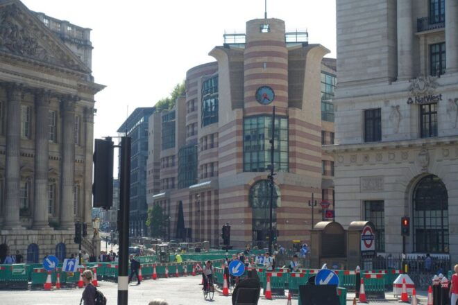 Architecture of London: A Self-Guided Audio Tour - Virtual Tour Option for Home Exploration