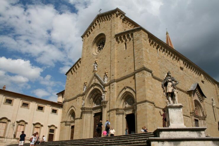 Arezzo: Guided Walking Tour With Basilica of San Francesco - Tour Details