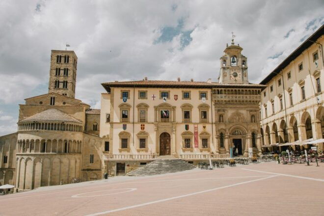 Arezzo: Guided Walking Tour With Basilica of San Francesco - Experience