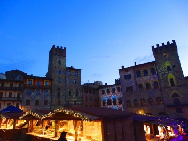 Arezzo: Guided Walking Tour With Piazza Grande - Experience