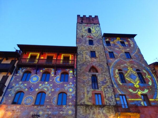 Arezzo: Guided Walking Tour With Piazza Grande - Important Information
