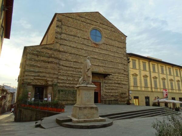 Arezzo: Guided Walking Tour With Piazza Grande - The Sum Up