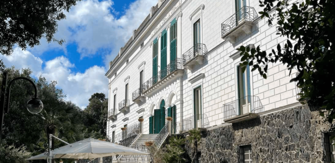 Aristocratic Naples:"In" Neighborhoods Vomero and Chiaia - Strolling Through Historic Streets
