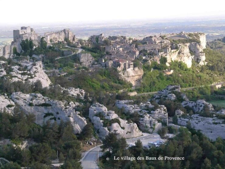 Arles, Saint-Rémy & Les Baux De Provence: Guided Tour - Tour Experience