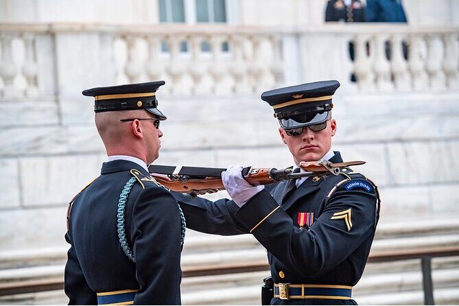 Arlington Cemetery: Tomb of the Unknown Soldier & JFK Gravesite - An In-Depth Look at the Arlington Cemetery Tour