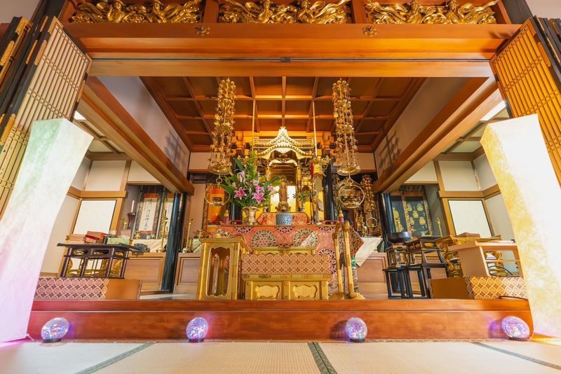Aroma Massage with Bamboo stick at the Temple 120min - Who will enjoy this most