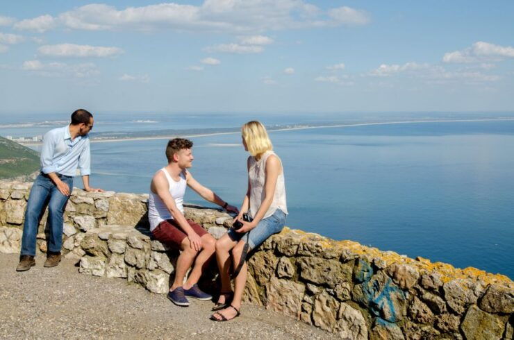 Arrábida and Sesimbra Day Tour & Wine Tasting - Experience the Vasco Da Gama Bridge