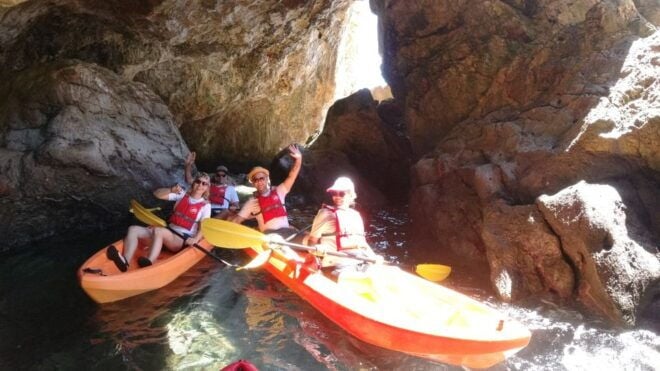 Arrábida: Kayak Guided Tour - Duration and Language Options