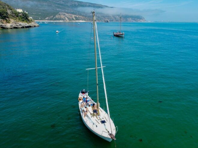 Arrábida Mountains: Sailing Tour - Amenities Included