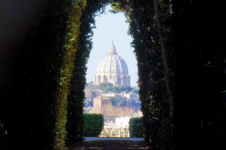 Arrival Elegance Private Airport Transfer and City Tour - Experience Highlights