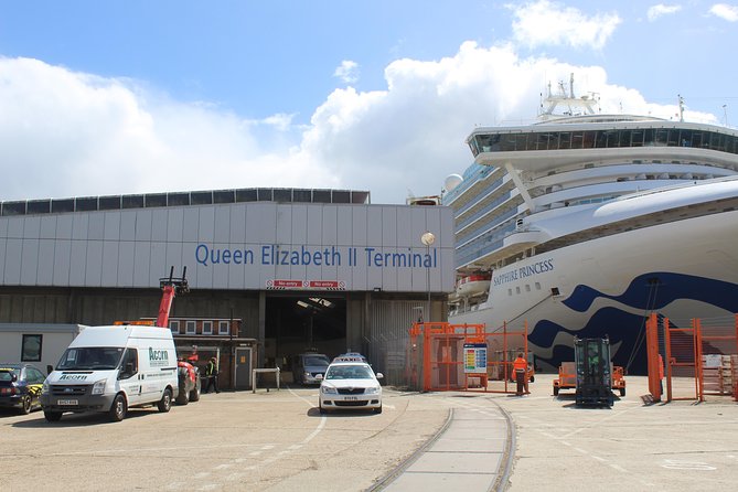Arrival or Departure Private Transfer: Gatwick Airport to Southampton Cruise Port - Overview