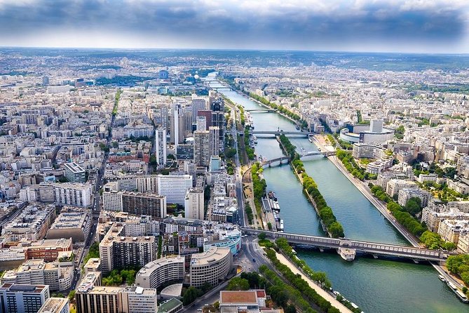 Arrival Private Transfer Cruise Port Le Havre to Paris-CDG-ORY Airport by Sedan - Meeting the Chauffeur