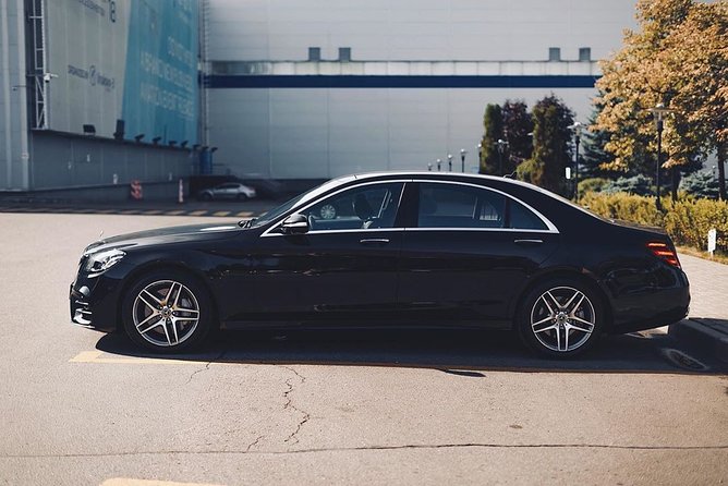 Arrival Private Transfer: Denver Airport DEN to Denver in Business Car - Service Details