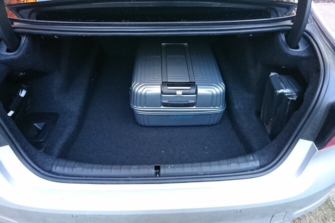 Arrival Private Transfer From Abu Dhabi Airport AUH to Abu Dhabi by Car or SUV - Booking and Ticketing Details