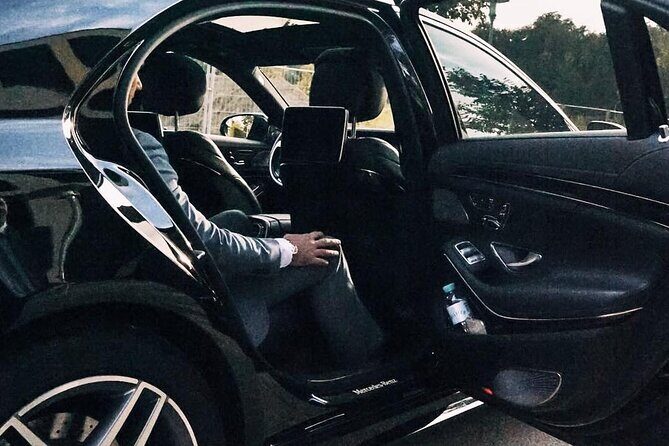 Arrival Private Transfer: Palm Beach Airport PBI to Palm Beach in Business Car - What to Expect When You Arrive