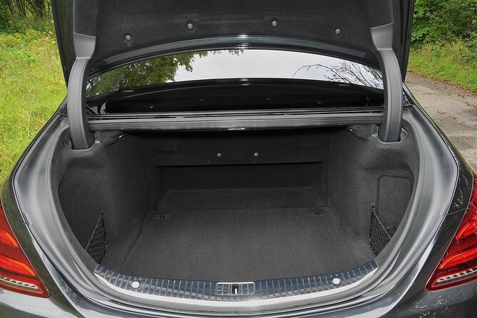 Arrival Transfer From Warsaw Airport WAW to Warsaw by Luxury Car - Arrival at Your Destination