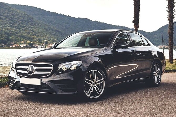 Arrival Transfer: Sydney Airport SYD to Sydney in Business Car - Common Questions