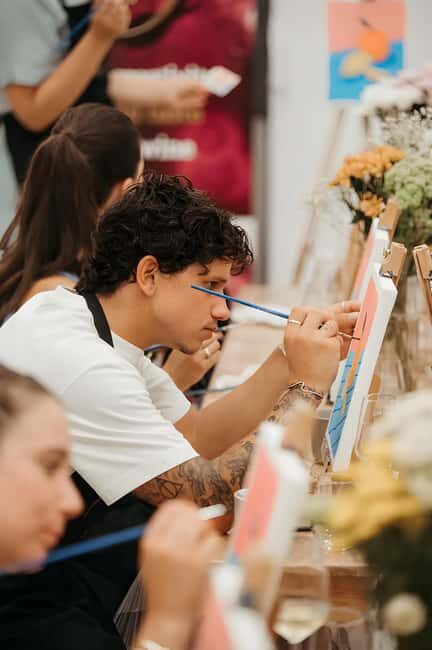 Art and Wine Lab painting experience in Venice and Milano - Good To Know