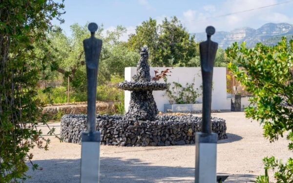 Arte-Contemporary: Sculpture Park and Art Gallery Visit - Accessibility and Meeting Point