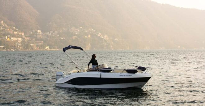 As: 1-Hour Private Speedboat Tour on Lake Como - Booking Your Experience