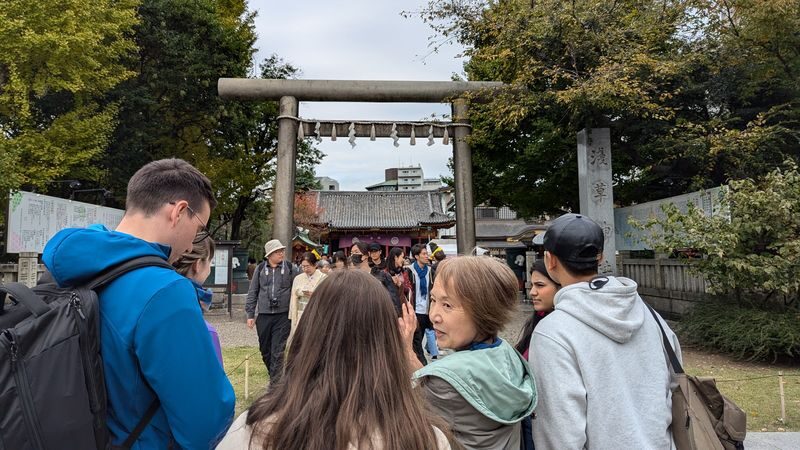 Asakusa: Big-picture History Walk to Know Japan - Kaminarimon and its famous red lantern