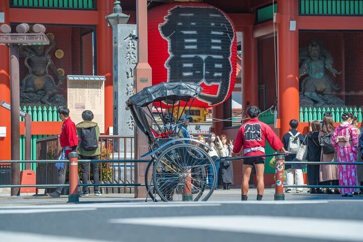 Asakusa Rickshaw Experience in Tokyo - The guide is part driver, part local host