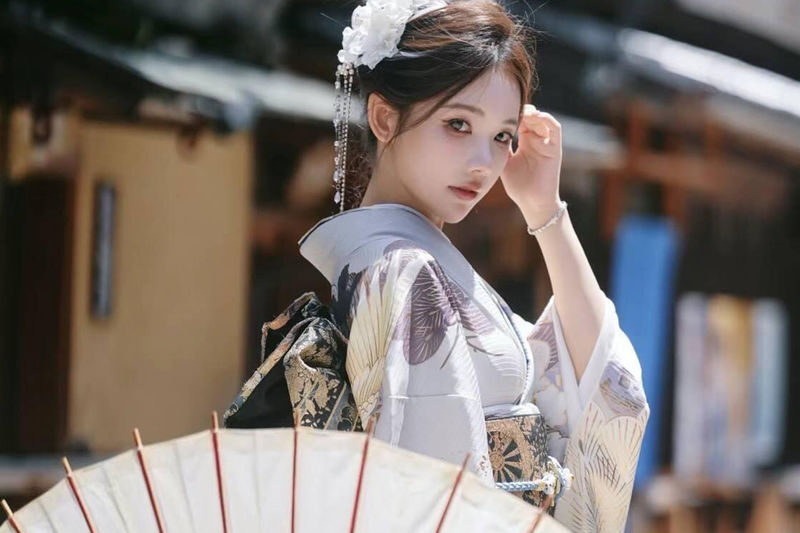 Asakusa Temple Kimono Rental & Photo Experience (Tokyo Kimono Rei Kaminarimon) - Hair, accessories, and optional photos