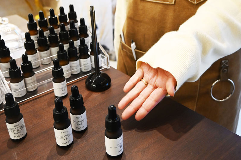 Asakusa, Tokyo | 90-minute DIY Perfume Making Experience - Choose from over 50 types and create 50ml - The value of a custom 50ml bottle