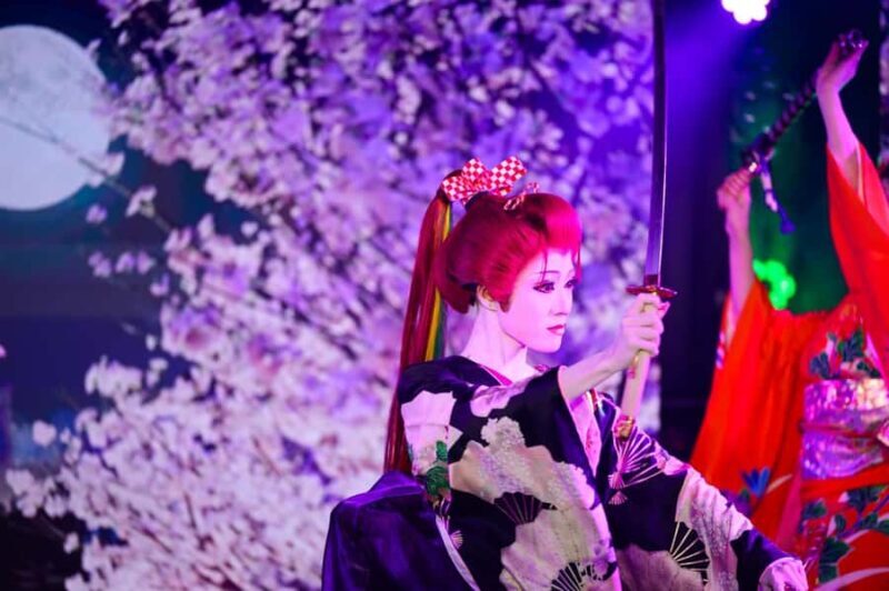 Asakusa, Tokyo: Traditional Japanese Dance Show with Sake - Who is This Experience Best For?