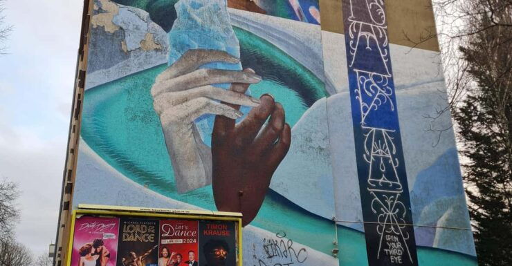 Asana Exploration in Berlin With Yoga, Street Art and More - Key Points