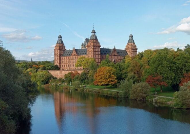 Aschaffenburg: Private Guided Walking Tour - Exploring Schloss Johannisburg